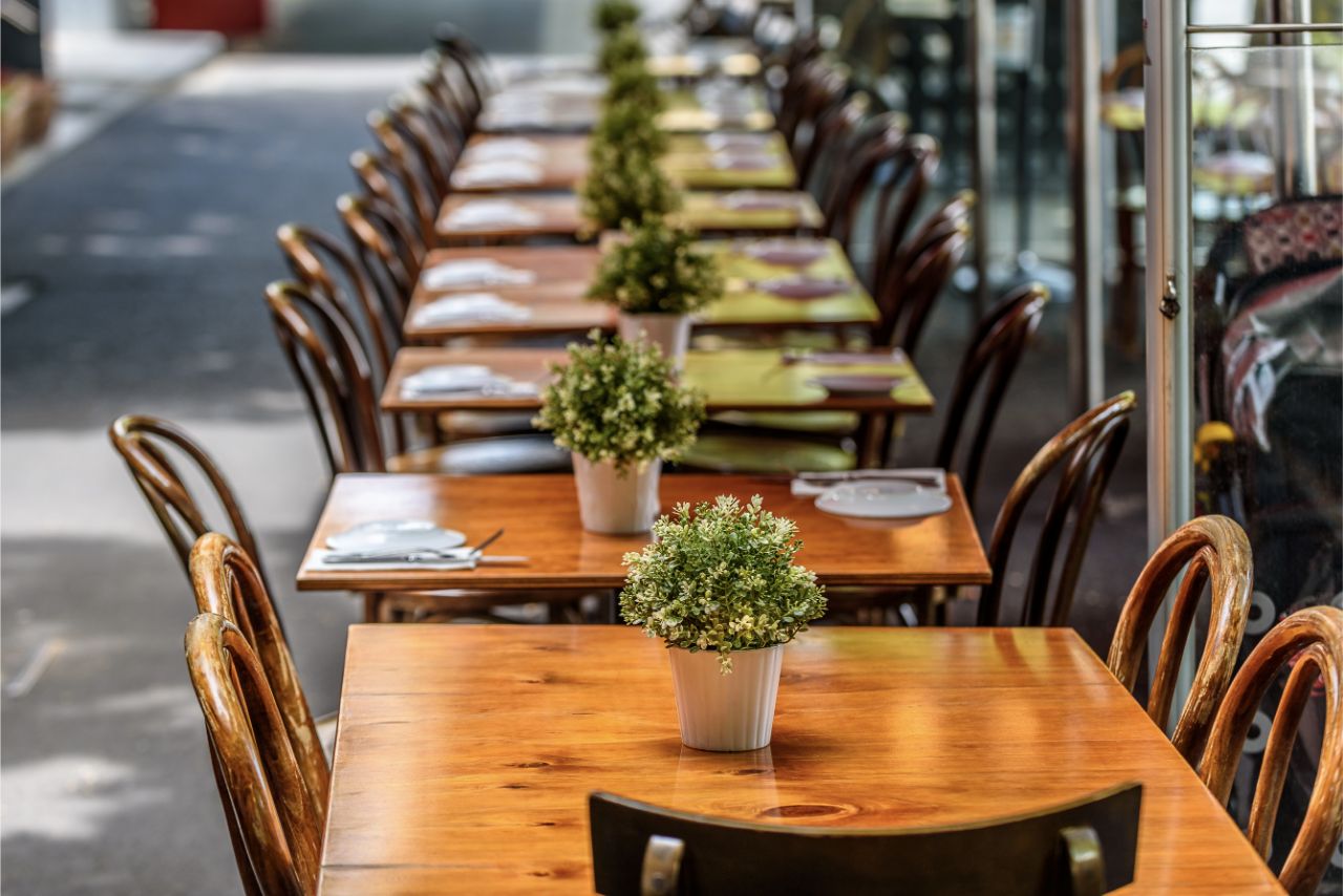 Restaurant-Tables around the neighborhood